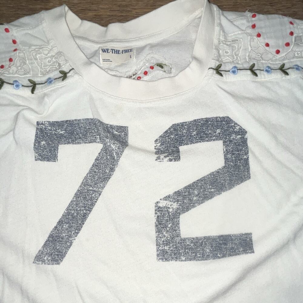 We The Free Womens White Knit Top Graphic Print Embroidered Lace LS Crew L - Picture 4 of 7